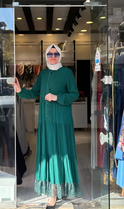 BEMONDA DANTEL DETAYLI ELBİSE 